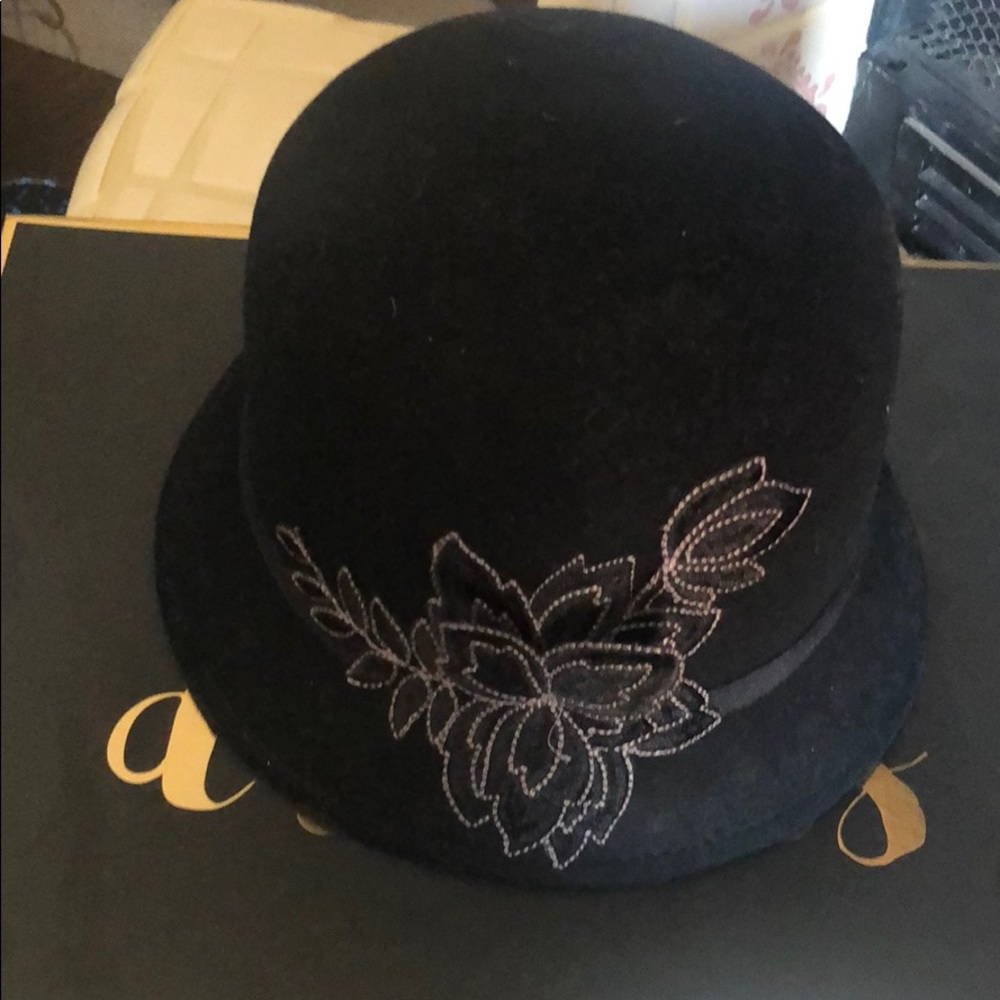 Nine West black hat